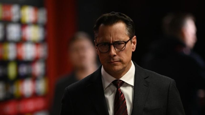 «Шайба просто не залетает»: Буше высказался о проблемах «Авангарда» в большинстве