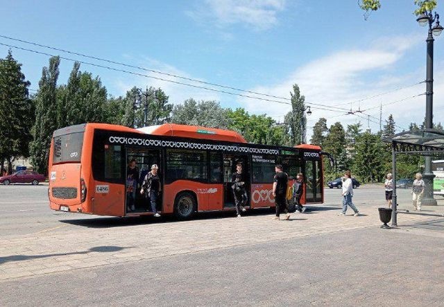 автобус_маршрут 64_остановка_лето