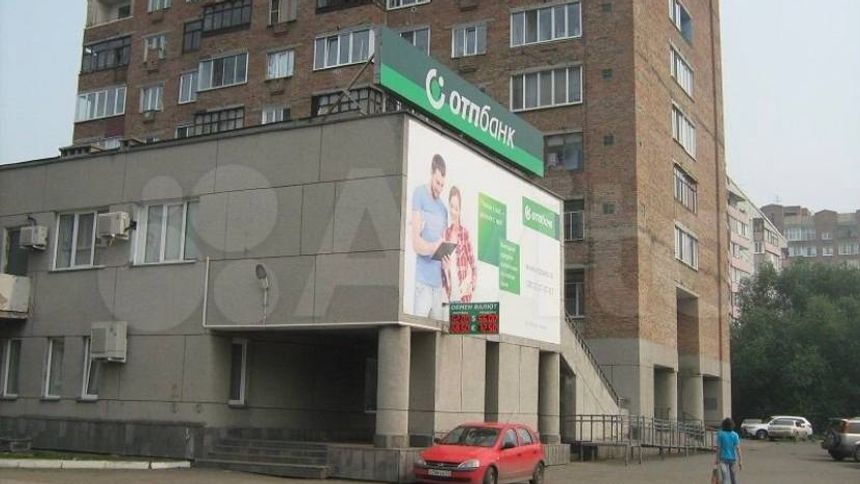 Известный банк постепенно избавляется от помещений в Омске