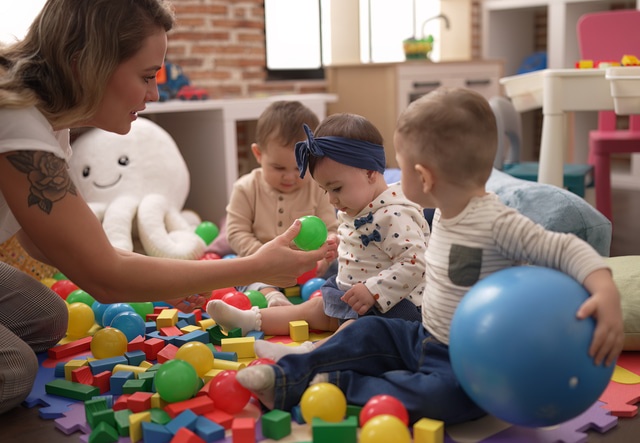 «Взбунтуются»: омские воспитатели не готовы работать до позднего вечера