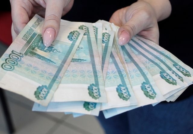 Норма устарела: подарки омским учителям станут дороже