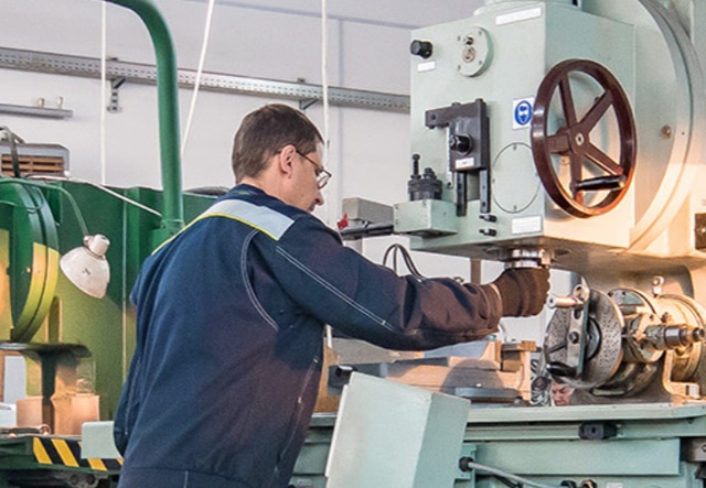 Власти объяснили, кому будет платить налоги переехавший в Москву омский завод