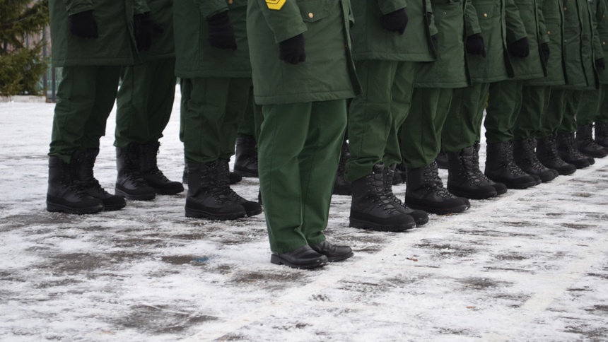 Омская «кадетка» на грани скандала: протекают потолки и сохраняется дедовщина