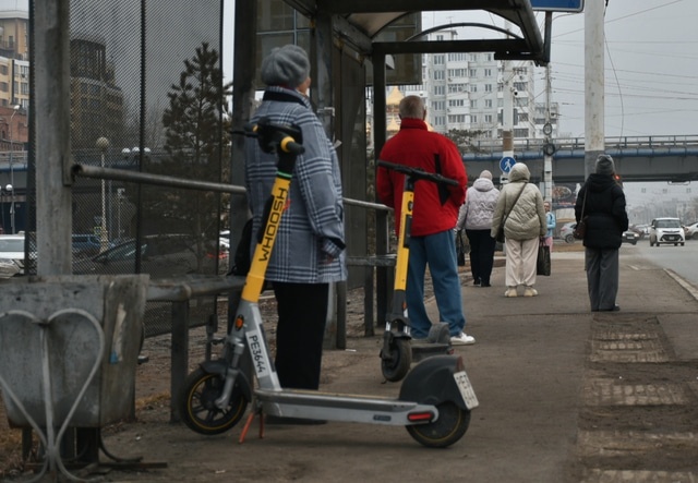 остановка,электросамокаты: электросамокат
