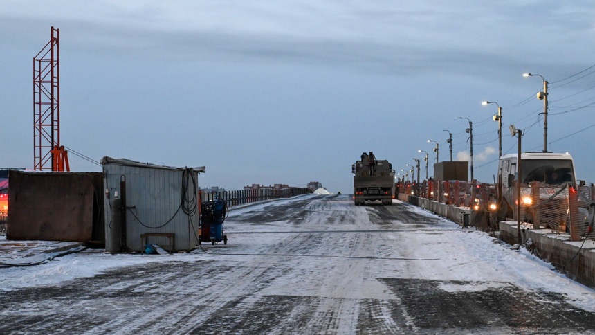 Хоценко потребовал разобраться с невыплатой зарплат на мосту у Телецентра