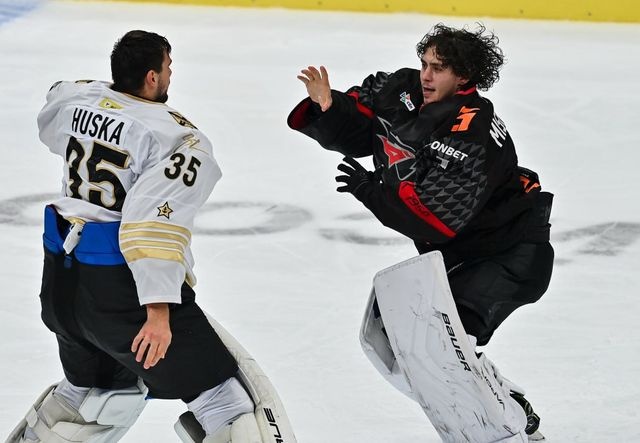 «Авангард» выставил против «Адмирала» вратаря, устроившего фееричную драку