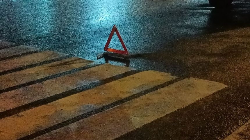 Трагедия на омской трассе: опытный водитель ВАЗа погиб в жестком перевороте