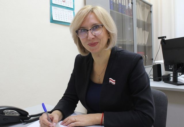 Омская красавица-депутат Гомолко лишится мандата 