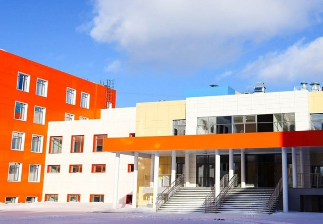 Глава омского Минобразования Кротт показал, как выглядит школа за 2 млрд