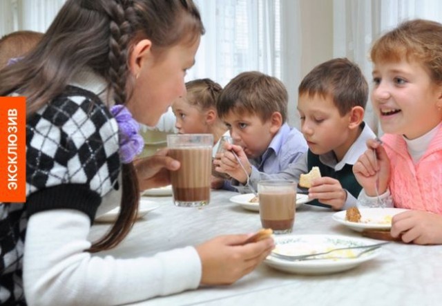 Глава омского Минобра признался, что его дети не всегда едят в школе